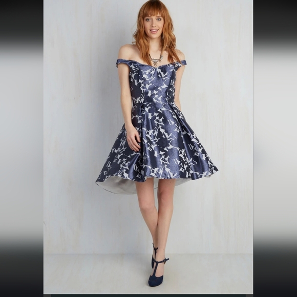 NWT Modcloth Chi Chi London Elegant Acclaim Romantic Midi Dress, Size 4 - Picture 2 of 6